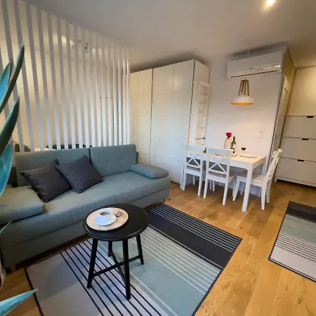 Апартаменты Urban Apartments Studio No 4A - Air Condition - Garden - Free Parking